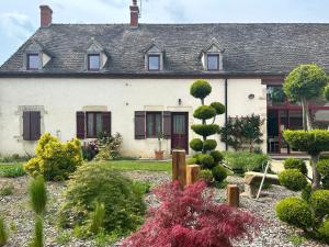 a house with a garden in front of it at La Loubertine in Géanges