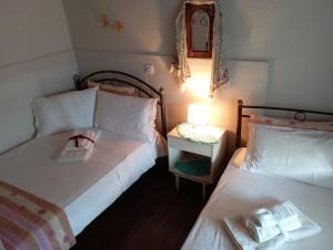En eller flere senger på et rom på Beautiful Pelion Guesthouse with Spectacular Views