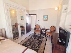 Телевизор и/или развлекательный центр в SOFIA BOUTIQUE HOTEL