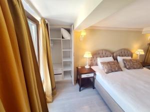 Кровать или кровати в номере SOFIA BOUTIQUE HOTEL