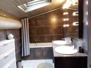 a bathroom with two sinks and a bath tub at La maison perchee in Aigues-Mortes +31 photos