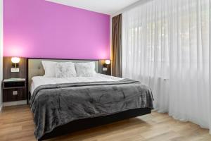 Postel nebo postele na pokoji v ubytování Uni88 Apart Hotel