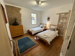 Łóżko lub łóżka w pokoju w obiekcie 5c Luxury Apartment Rovinj