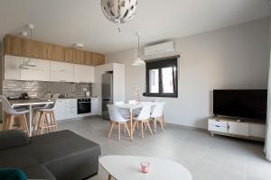 Ett kök eller pentry på Serenity Suites Corfu