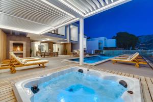 Bazén v ubytování Villa Largo nebo v jeho okolí