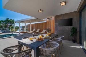 Bazén v ubytování Villa Largo nebo v jeho okolí