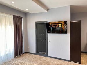 TV a/nebo společenská místnost v ubytování Astor Hotel