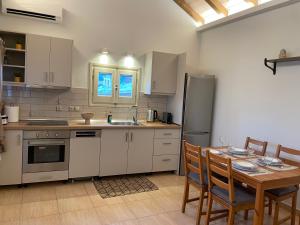 Kuchyň nebo kuchyňský kout v ubytování KATSANTONIS LUXURY HOUSE + 21 fotografií