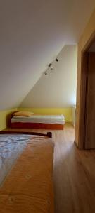 Posteľ alebo postele v izbe v ubytovaní Agroturystyka przy lesie