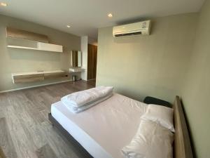 a bedroom with a white bed and an air conditioner at Townhouse near Donmuang airport 4 bedrooms in Bangkok