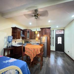 a kitchen with a table and a dining room at Apartamento Jacob in San Pedro La Laguna