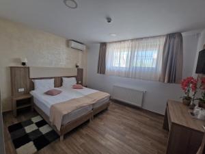 Postel nebo postele na pokoji v ubytování Valurile Mării Vama - Veche + 37 fotografií