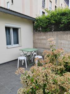 a patio with a table and two chairs at Belle maison indépendante 4 pers avec terrasse in Rueil-Malmaison