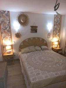 a bedroom with a large bed and two lamps at Le Clos des Lauriers in Carcassonne