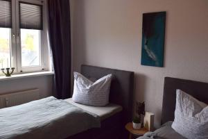 Katil atau katil-katil dalam bilik di MD-5 Stadtfeld Beimsstrasse 81 - Appartement Domblick - Parkplatz - Balkon - 2Einzelbetten - Schlafsofa