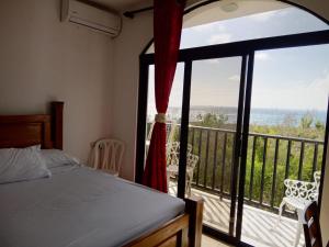 a bedroom with a bed and a large glass window at the million view room habitacion en resort solo adultos in La Laguna