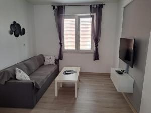 TV a/nebo společenská místnost v ubytování Apartman Alberta