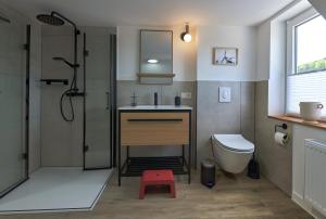 Koupelna v ubytování Familienglück Lautenthal + 27 fotografií