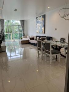 a living room with a couch and a table and chairs at Hotel,Căn Hộ Mũi Né Sea link in Phan Thiet