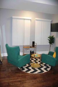Posezení v ubytování Upscale apartment Westside of Chicago
