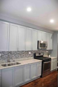 Kuchyň nebo kuchyňský kout v ubytování Upscale apartment Westside of Chicago
