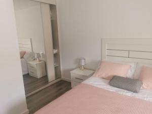 Łóżko lub łóżka w pokoju w obiekcie Casa Cainzal