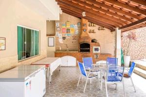 Posezení v ubytování Linda casa com piscina aquecida e ar condicionado a 1h do RJ