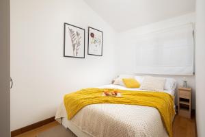 A bed or beds in a room at Cesare Apartment, with Swimming pool and Sea view
