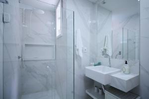 Koupelna v ubytování Apto c Vista Espetacular p Praia das Castanheiras + 29 fotografií