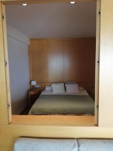 Voodi või voodid majutusasutuse Apartamento en 1ª linea de mar con excepcionales vistas a la bahia en Sant Antoni de Calonge toas