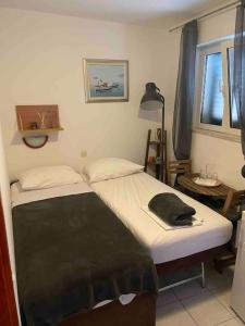 a bedroom with two beds and a window at Center of town rooms!No.1 in Vis