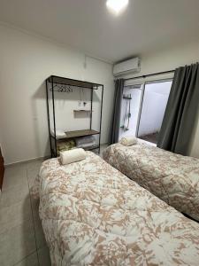a room with two beds in a room at DON SIMON Apart 2 - departamento nuevo in Esperanza