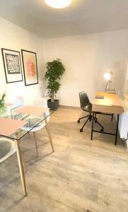 Gallery image of ST-Apartment Charming 1 mit Terrasse und Garten, 3 Zimmer in Geislingen in Geislingen an der Steige +13 photos