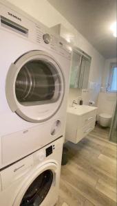 a white washer and dryer in a bathroom at ST-Apartment Charming 1 mit Terrasse und Garten, 3 Zimmer in Geislingen in Geislingen an der Steige