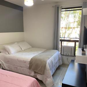 En eller flere senge i et værelse på Apto Riviera Piscina Aquecida + 48 billeder