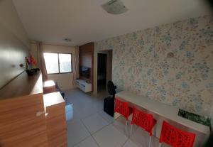 a room with a kitchen and a dining room with floral wallpaper at Apartamento BEIRA-MAR com 2 quartos in Maceió