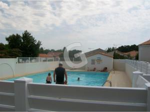 ラ・トランシュ・シュル・メールにあるAppartement La Tranche-sur-Mer, 2 pièces, 4 personnes - FR-1-357-60の男子