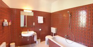 Koupelna v ubytování Hotel Pension Herbert