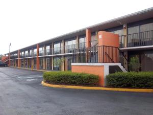 an empty parking lot in front of a building at Americas Best Value Inn Florida Turnpike & I-95 in Fort Pierce