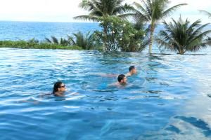 Bazén v ubytování Orson Hotel & Resort Con Dao nebo v jeho okolí