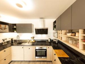 Фотография из галереи Appartement 3 pièces PMR Saint-Pierre-d'Oléron - 4 couchages, balcon, parking - FR-1-246A-245 в городе Сен-Пьер-д'Олерон