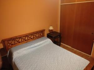 Una cama o camas en una habitación de Departamento 2 Habitaciones