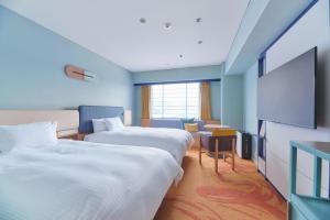 Postel nebo postele na pokoji v ubytování Miyako Hotel Kyoto Hachijo