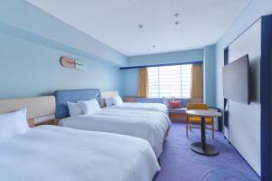 Postel nebo postele na pokoji v ubytování Miyako Hotel Kyoto Hachijo