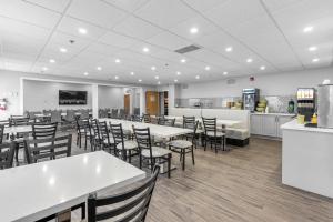 a dining room with tables and chairs and a cafeteria at Quality Inn & Suites in Grimsby