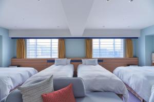 Postel nebo postele na pokoji v ubytování Miyako Hotel Kyoto Hachijo