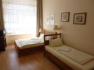 Postel nebo postele na pokoji v ubytování Hotel Pension Waizenegger am Kurfürstendamm