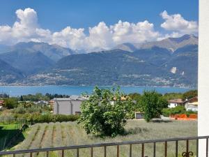 vista sulle montagne e sul bacino idrico di APE BIANCA - Appartamento Lavanda a Colico