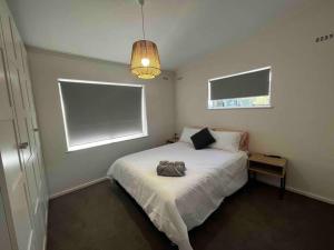 a bedroom with a bed with a pillow on it at 2 Minute walk from the Waters Edge in Perth