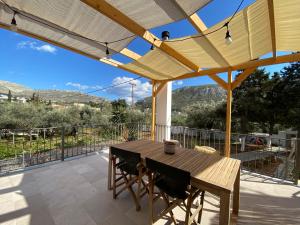 En generel udsigt til bjerge eller udsigt til bjerge taget fra lejligheden